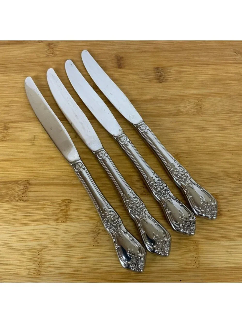 Oneida Distinction Deluxe Kennett Square 4 Dinner Knives Discontinued Flatware